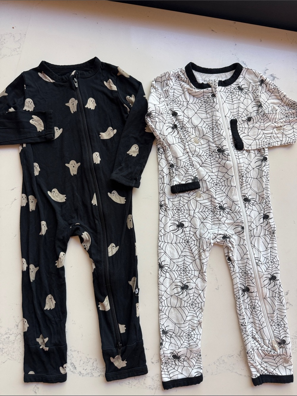 Kyte Baby Zippered Halloween Ghosts / Spider Rompers size 12-18 Months